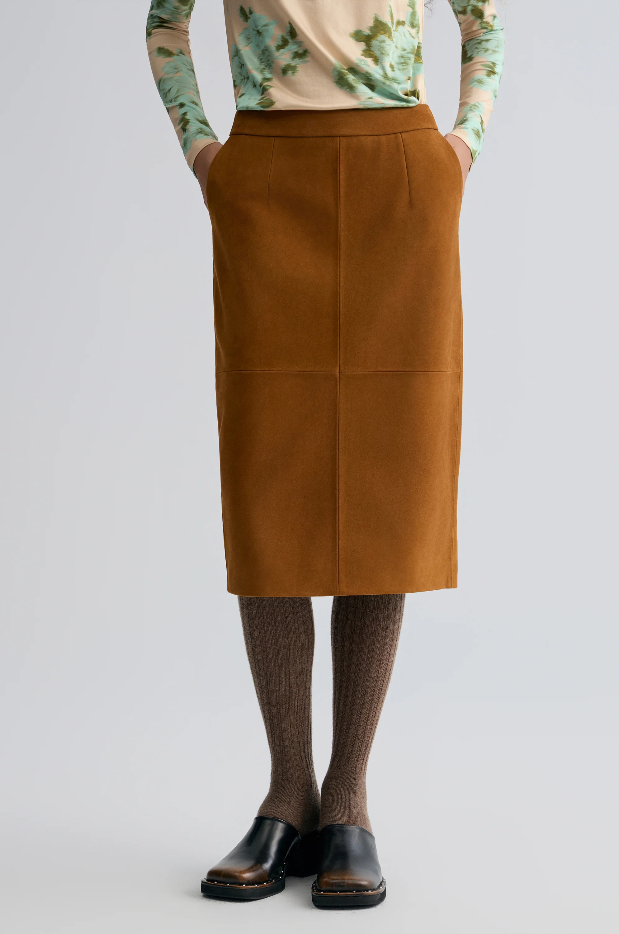 Bonnie Skirt in Suede - Image 6