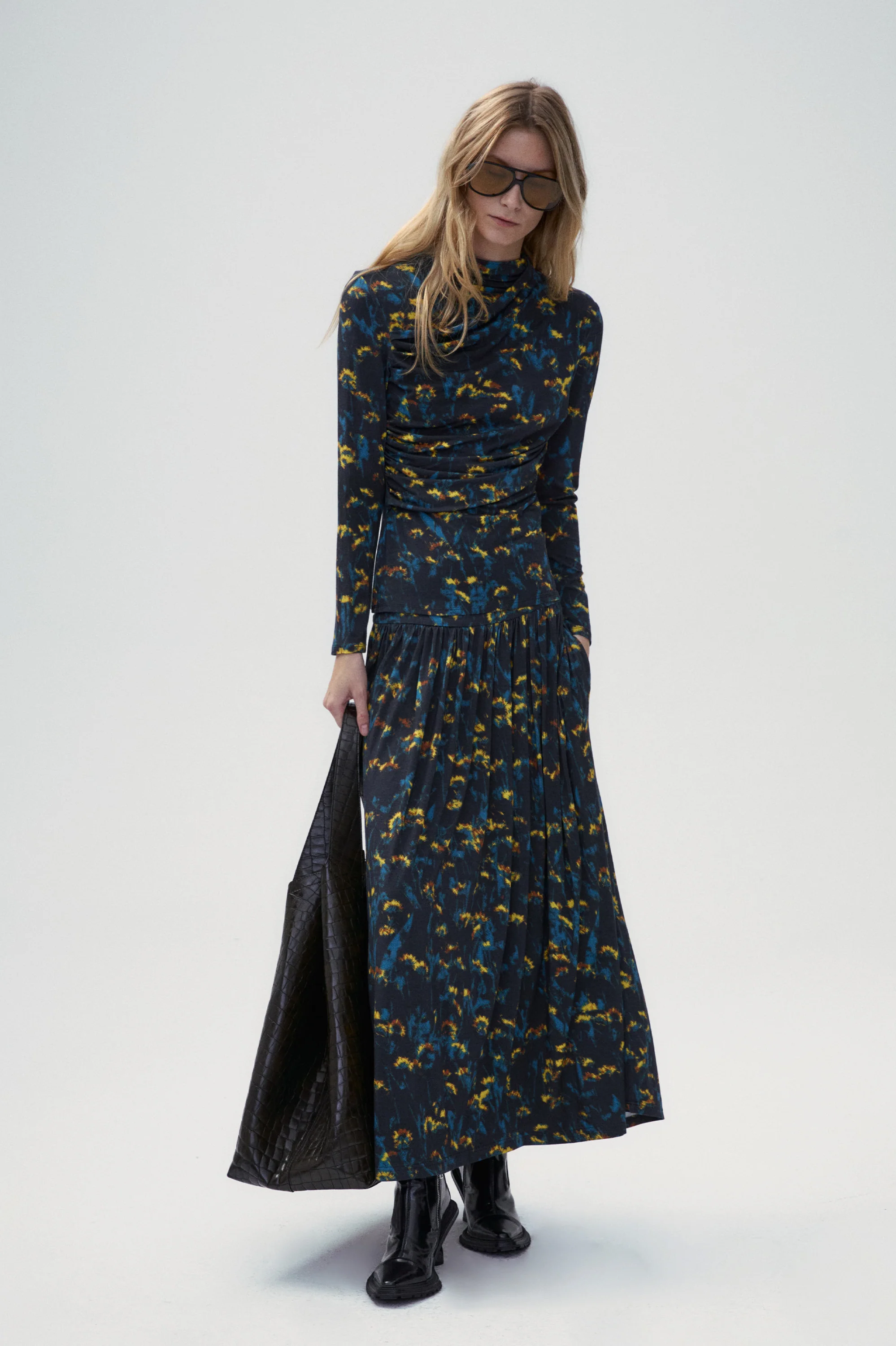 Doris Ditsy Floral Knit Skirt - Image 4