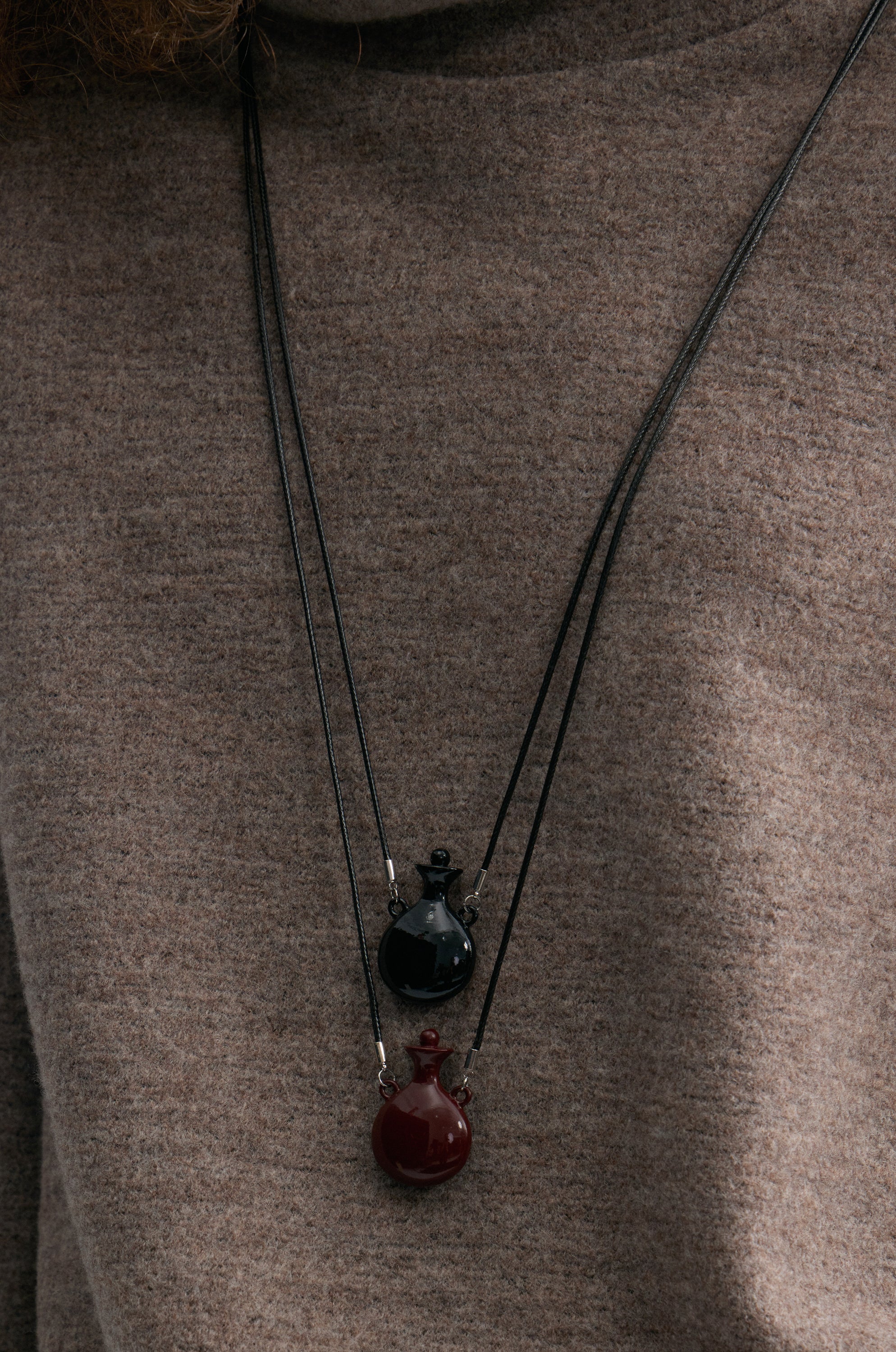 Flask-shaped Pendant Necklace Burgundy - Image 3