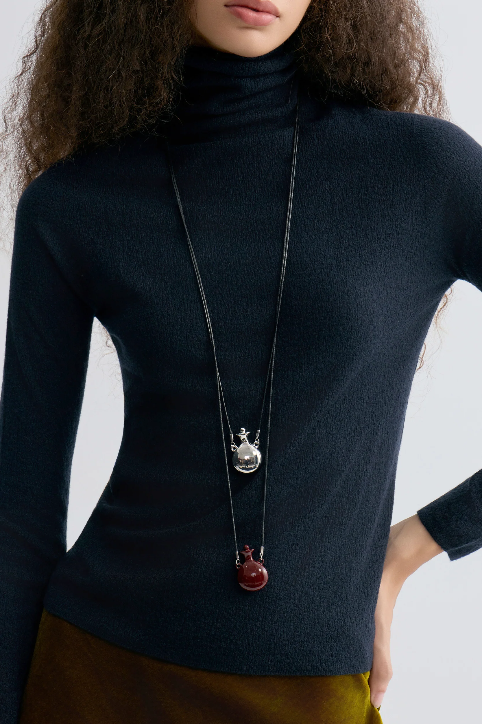 Flask-shaped Pendant Necklace Burgundy - Image 5