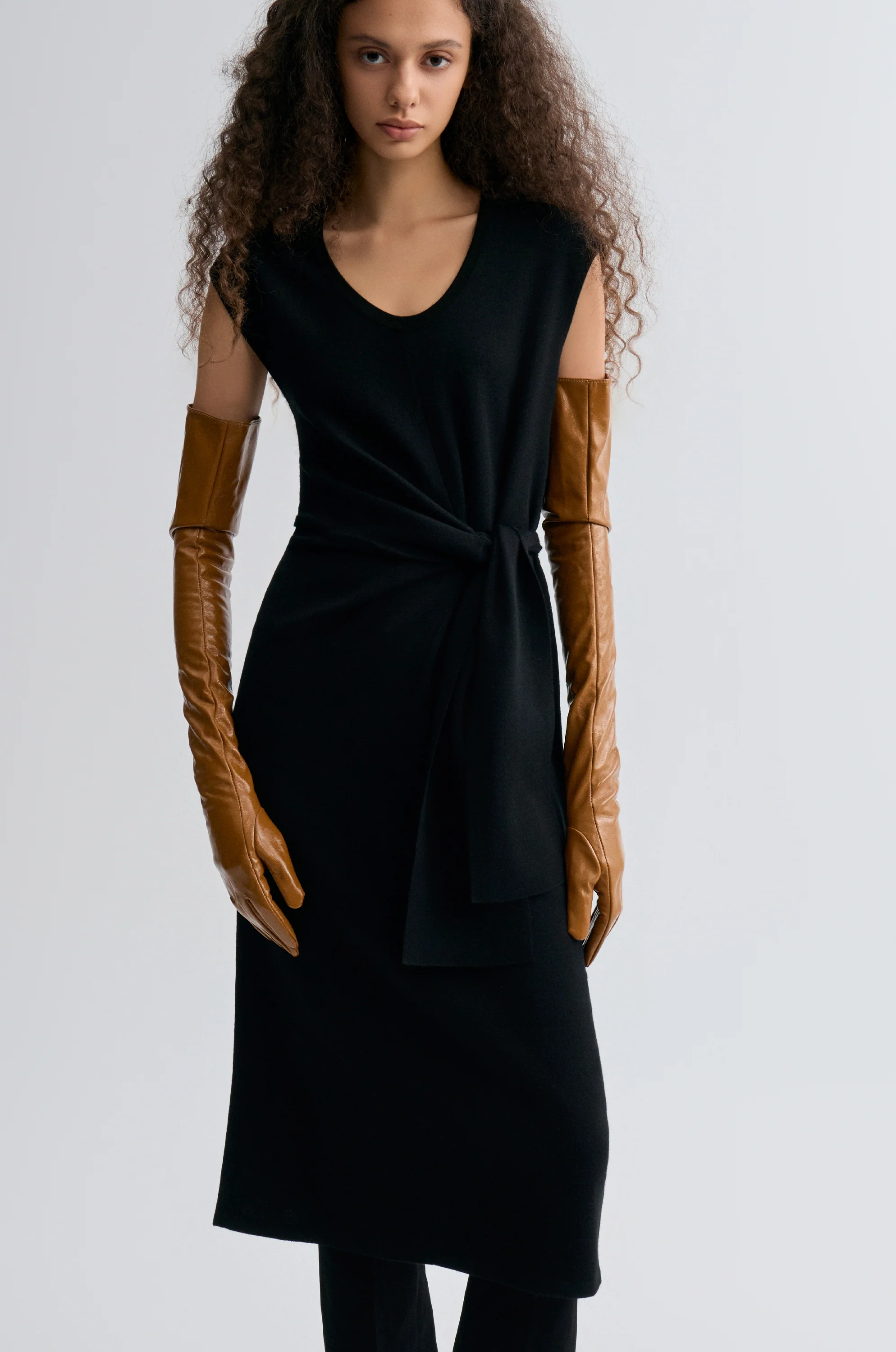Knot-detail Knitted dress in Merino Wool Black - Image 7