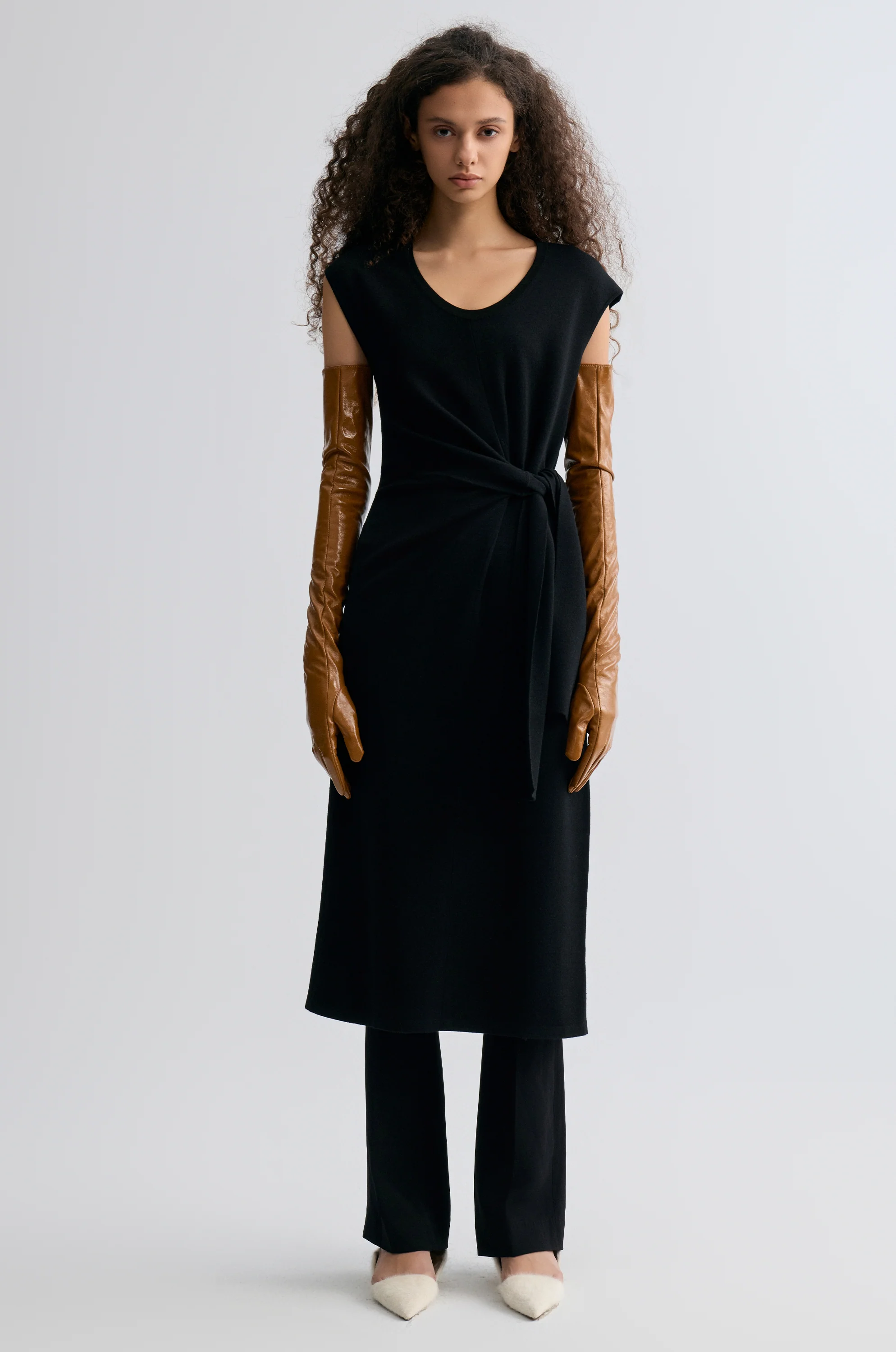 Knot-detail Knitted dress in Merino Wool Black - Image 3