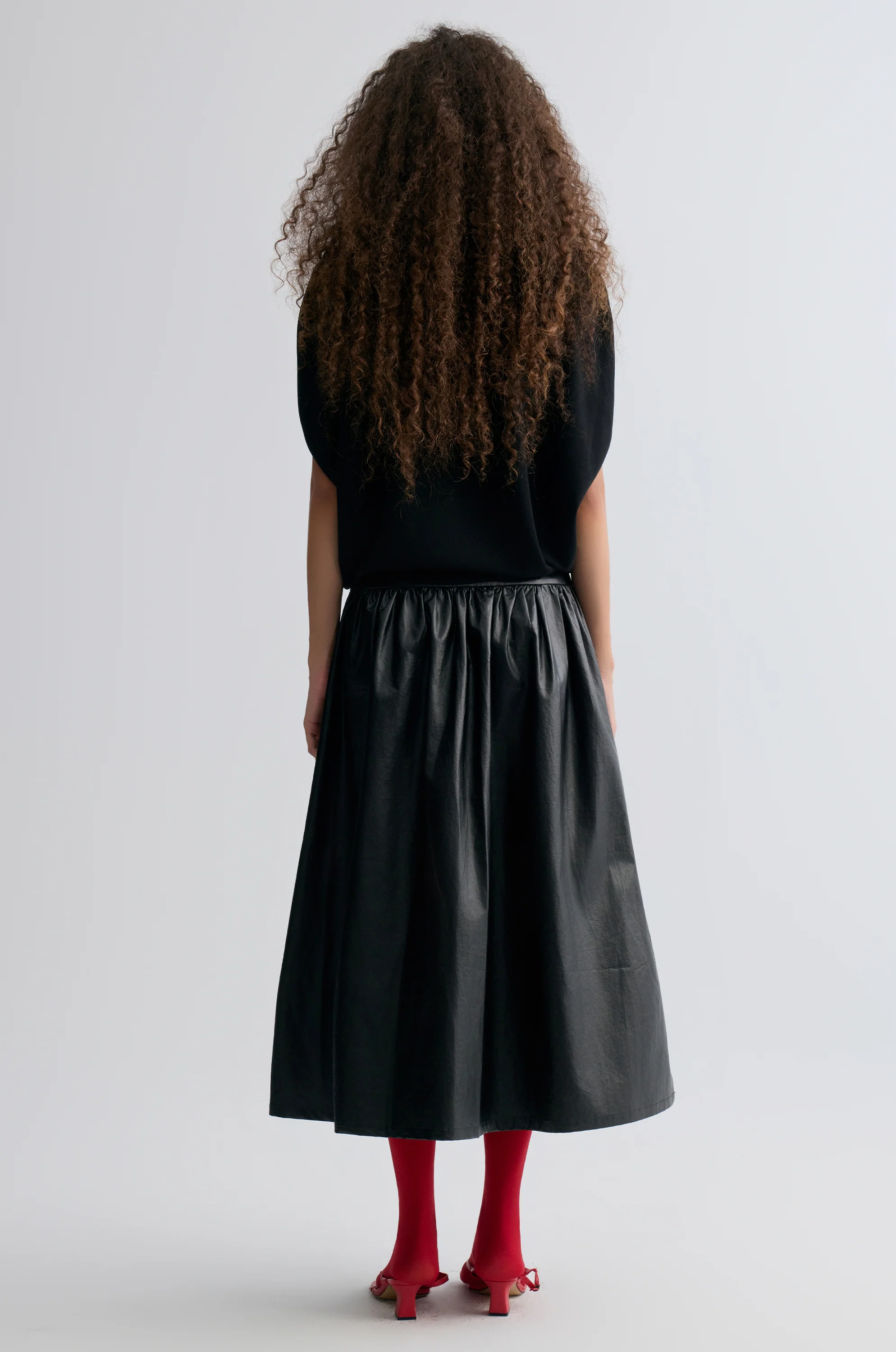 Mousse Circular Tee Black - Image 5
