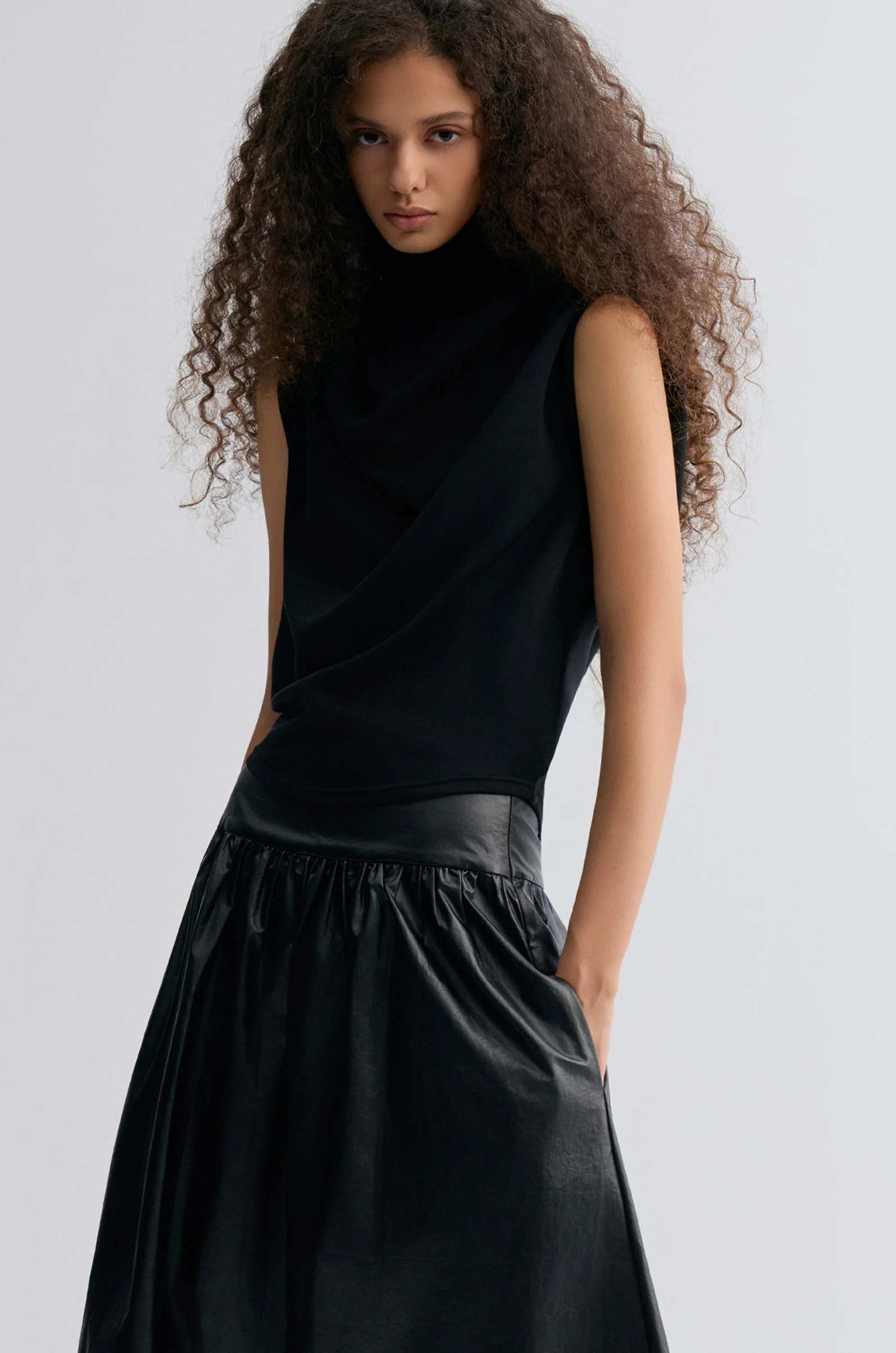 Mousse Circular Tee Black - Image 8