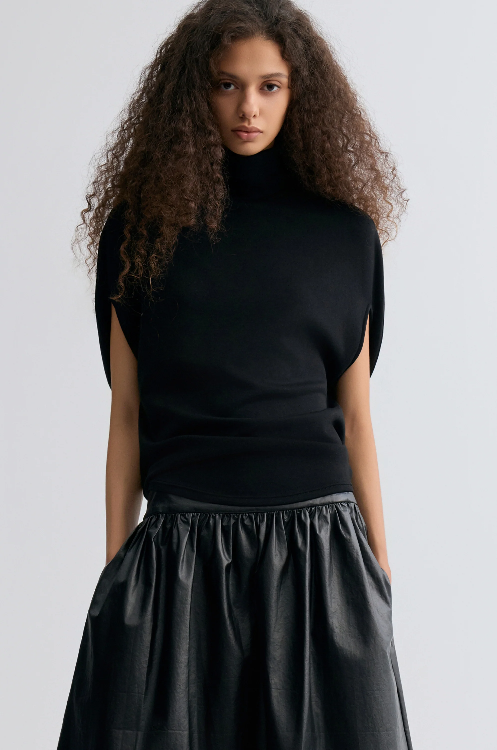 Mousse Circular Tee Black - Image 9
