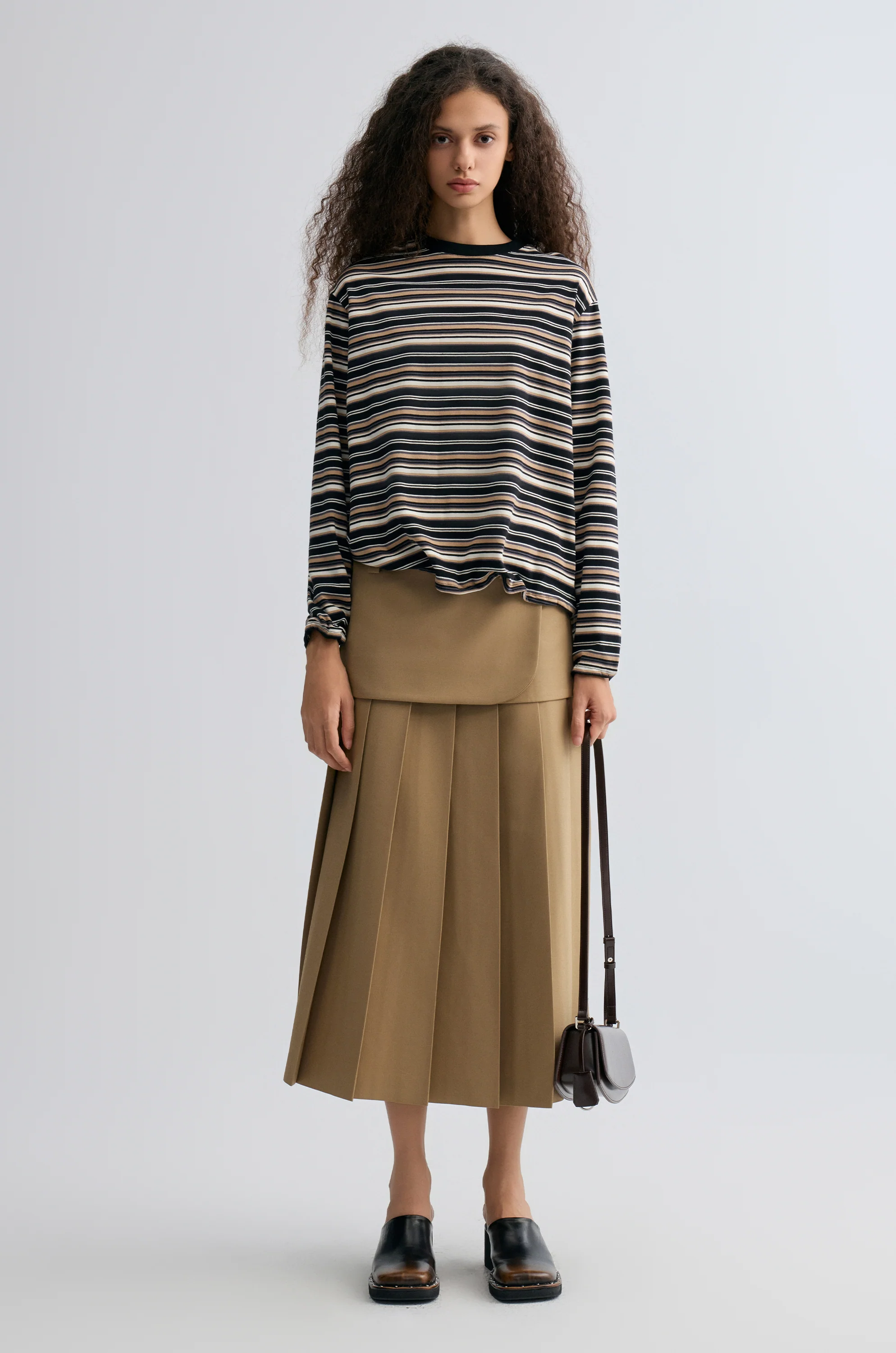 Shapeable Stripe T-shirt Black and Beige - Image 3