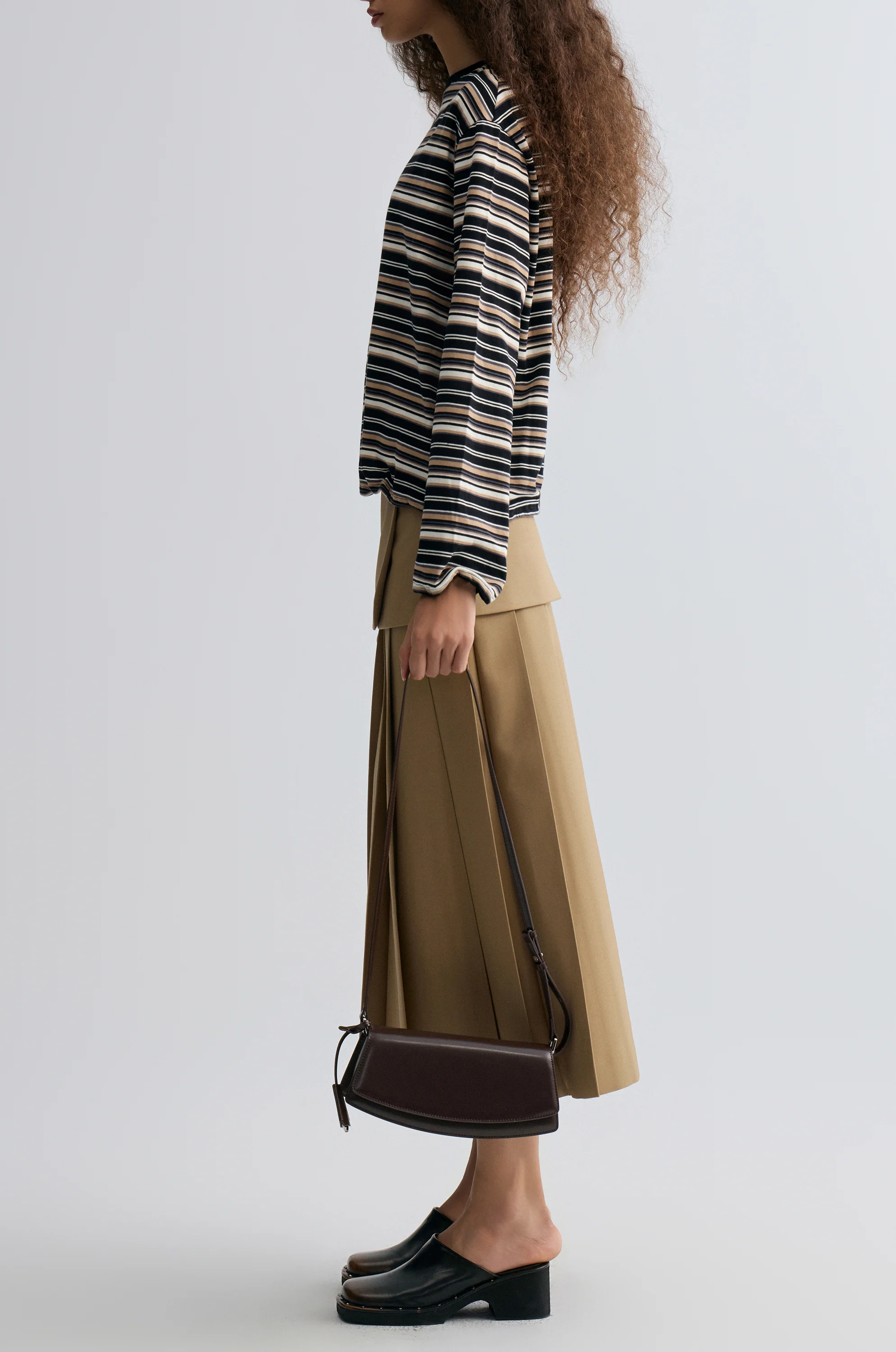 Shapeable Stripe T-shirt Black and Beige - Image 4
