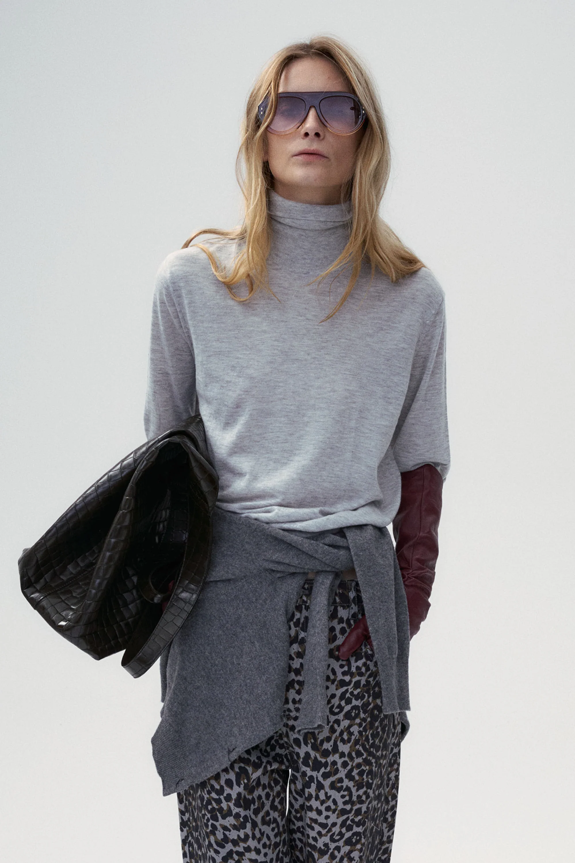 Silk & Cashmere blend Turtleneck Sweater Pull Over - Beige - Image 15
