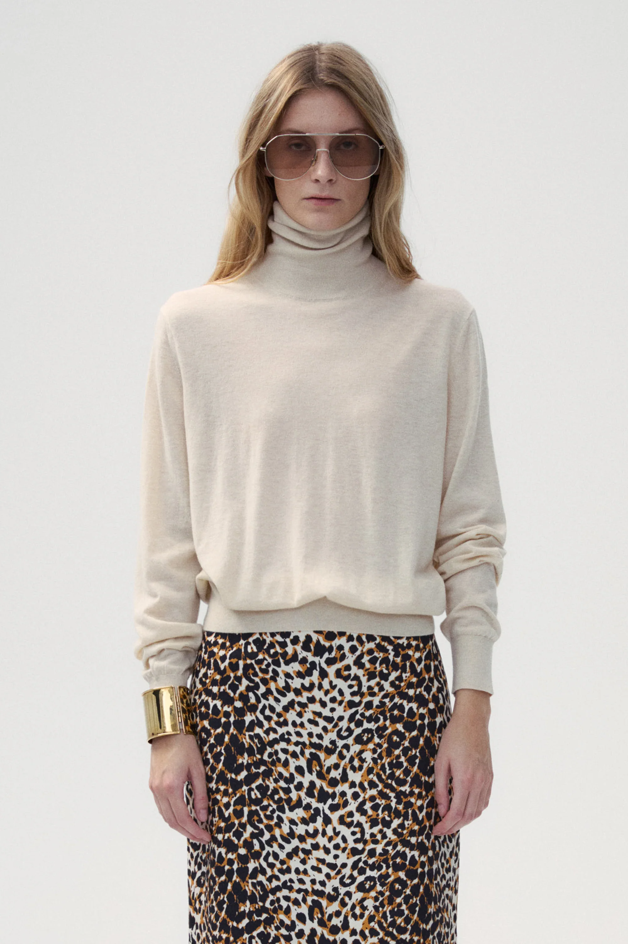 Silk & Cashmere blend Turtleneck Sweater Pull Over - Beige - Image 18