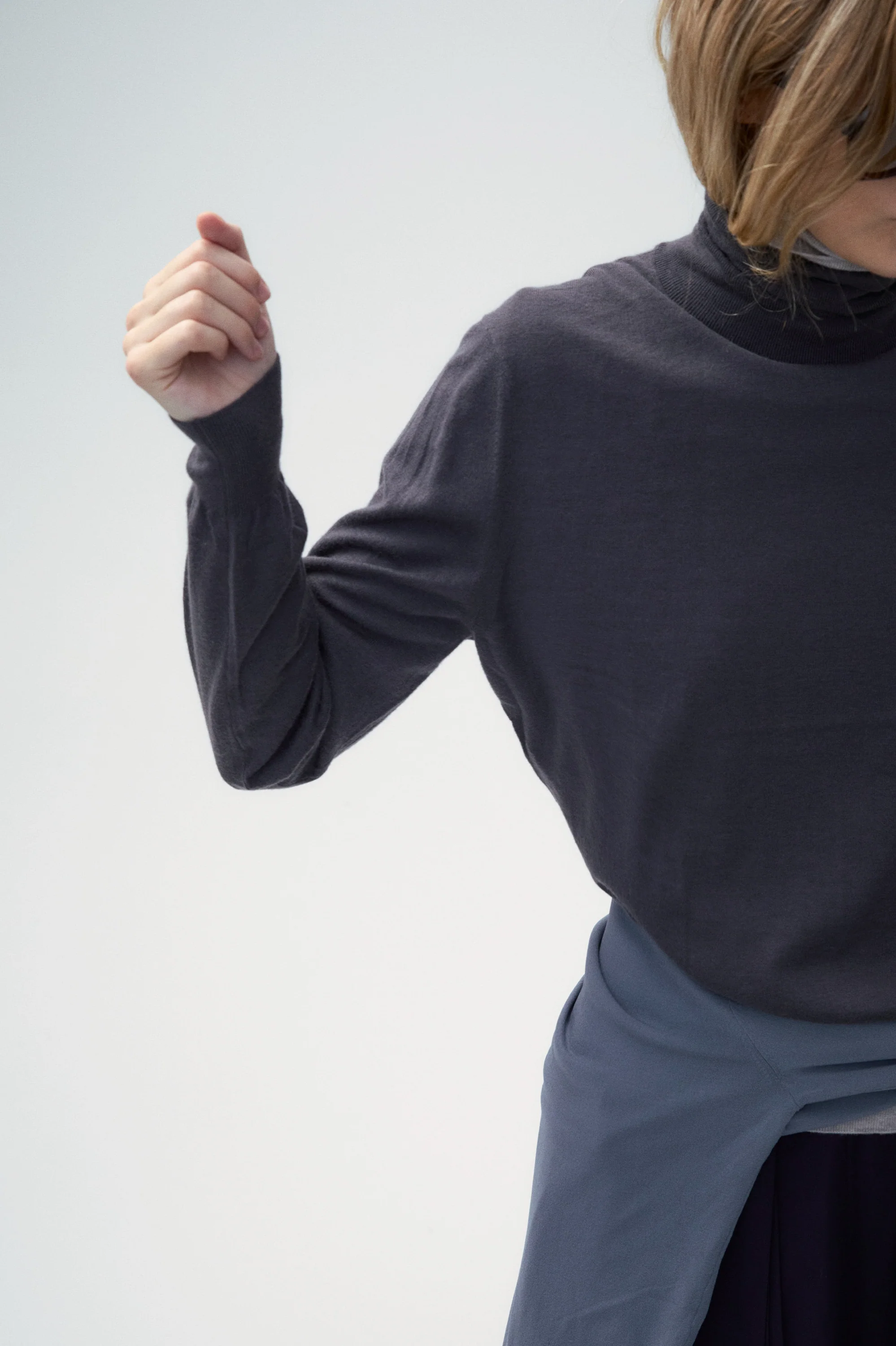 Silk & Cashmere blend Turtleneck Sweater Pull Over - Beige - Image 7