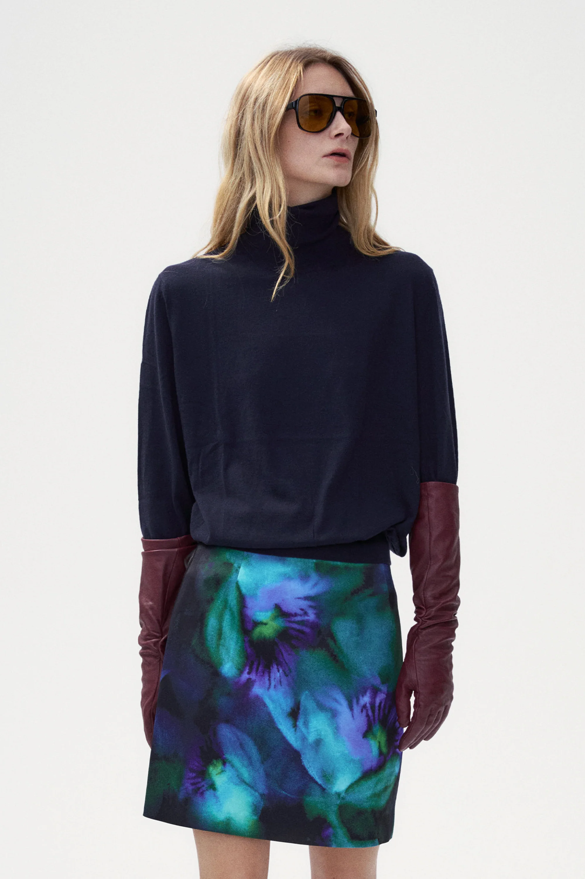 Silk & Cashmere blend Turtleneck Sweater Pull Over - Beige - Image 9