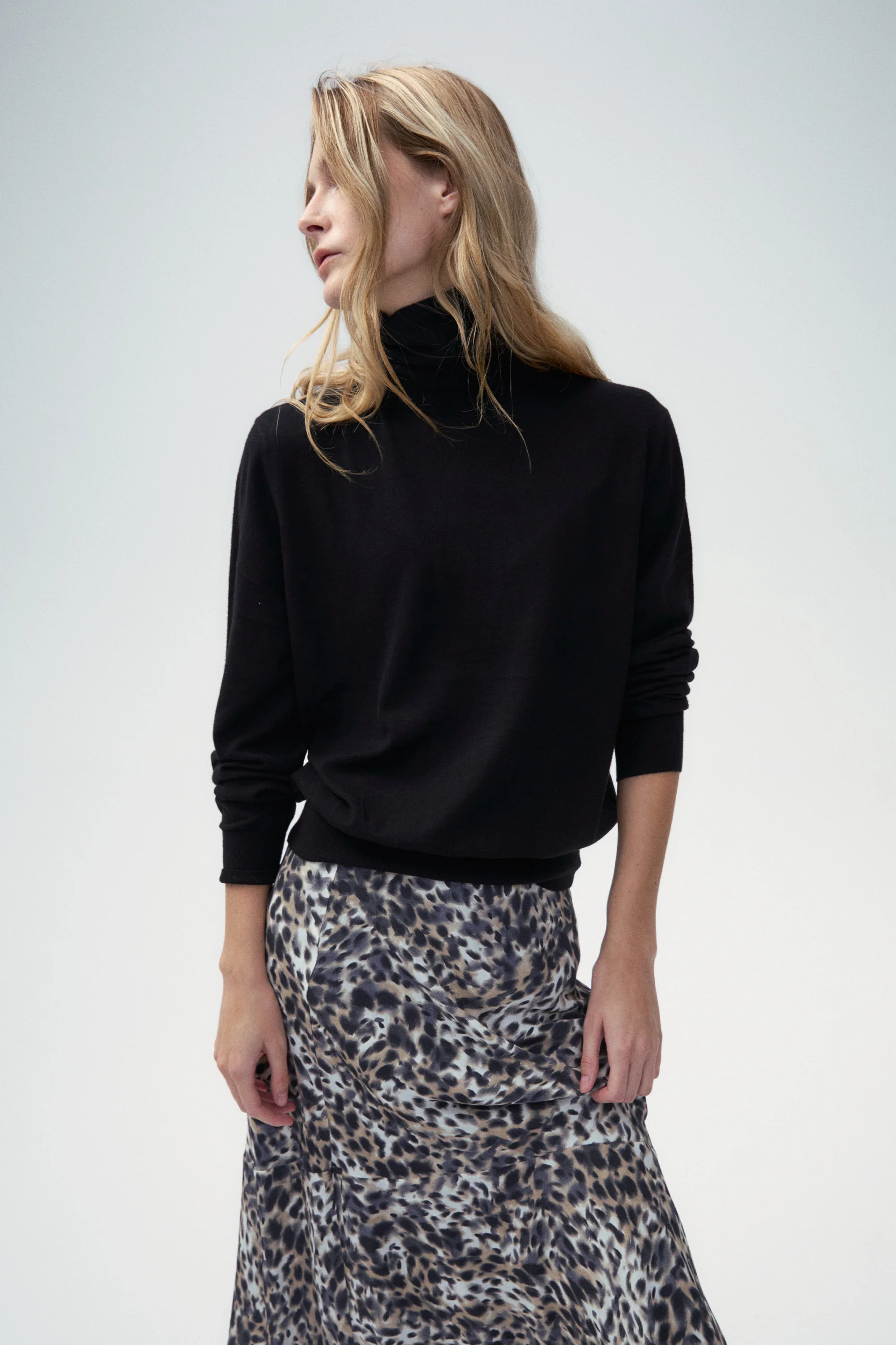 Silk & Cashmere blend Turtleneck Sweater Pull Over - Brown - Image 15
