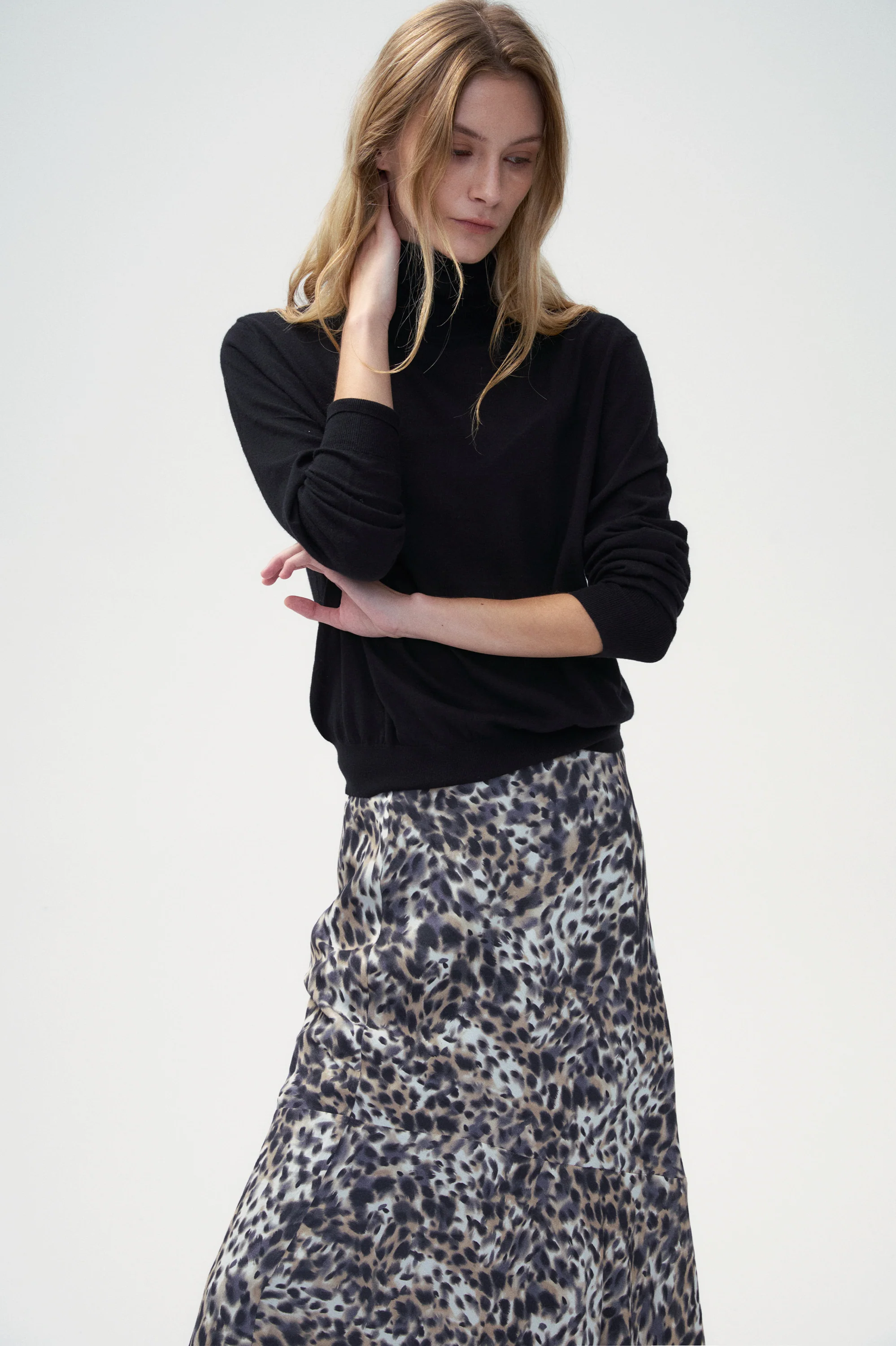 Silk & Cashmere blend Turtleneck Sweater Pull Over - Cream - Image 16