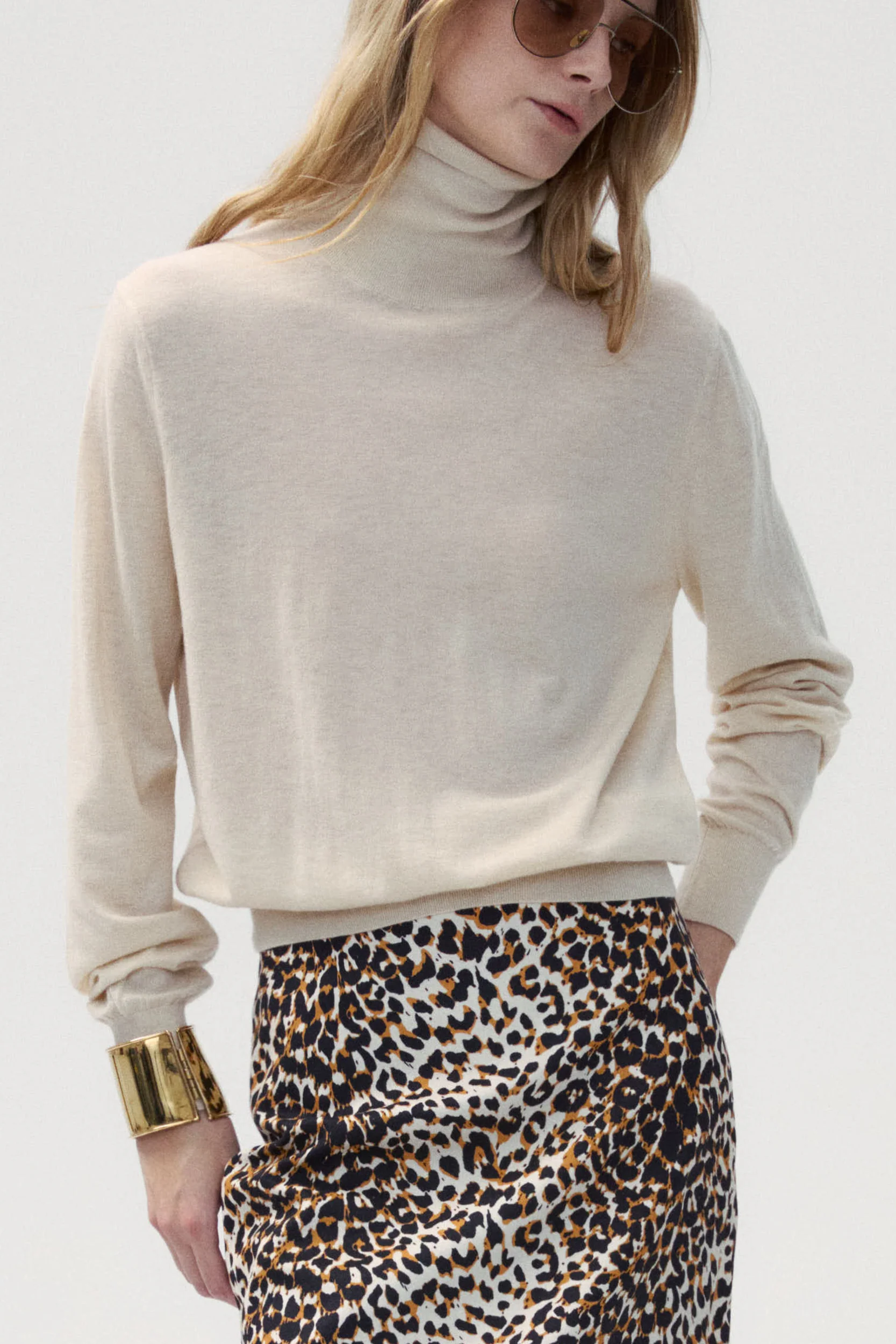 Silk & Cashmere blend Turtleneck Sweater Pull Over - Cream - Image 2
