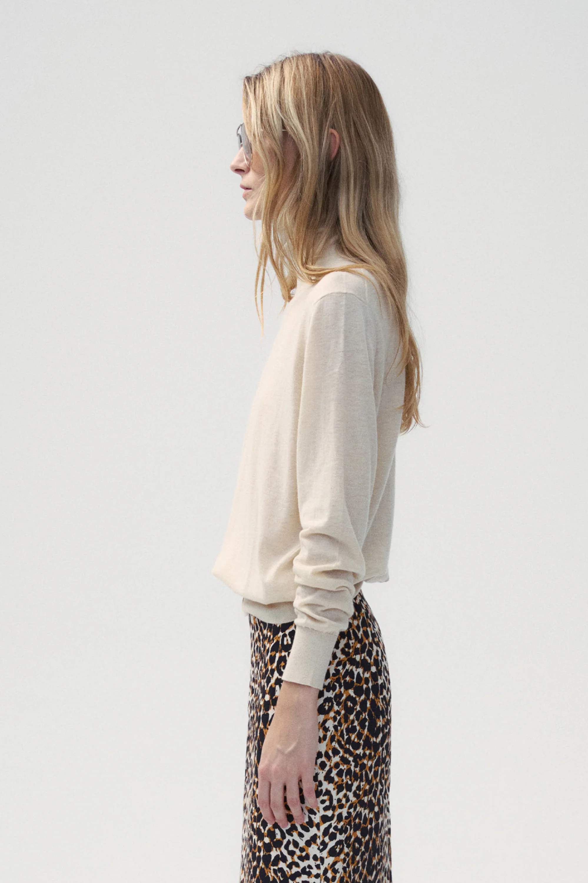 Silk & Cashmere blend Turtleneck Sweater Pull Over - Cream - Image 3