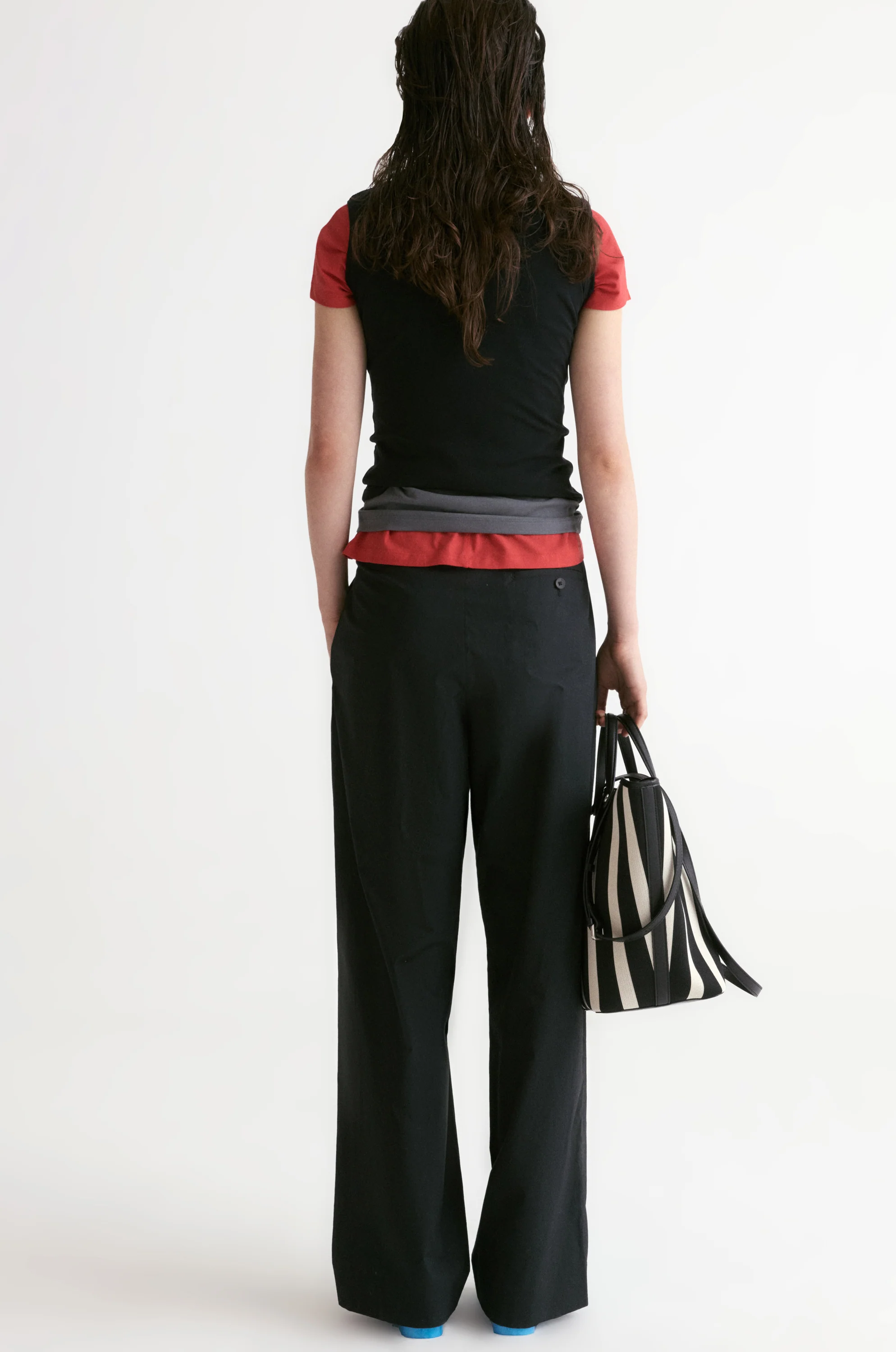 Slim V- neck T-shirt-Black - Image 4