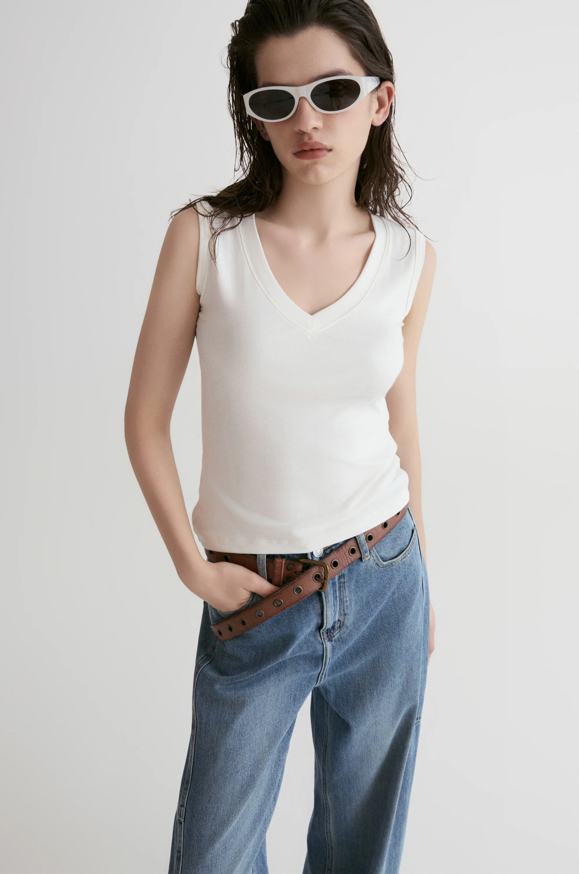 Slim V- neck T-shirt-Off White - Image 3
