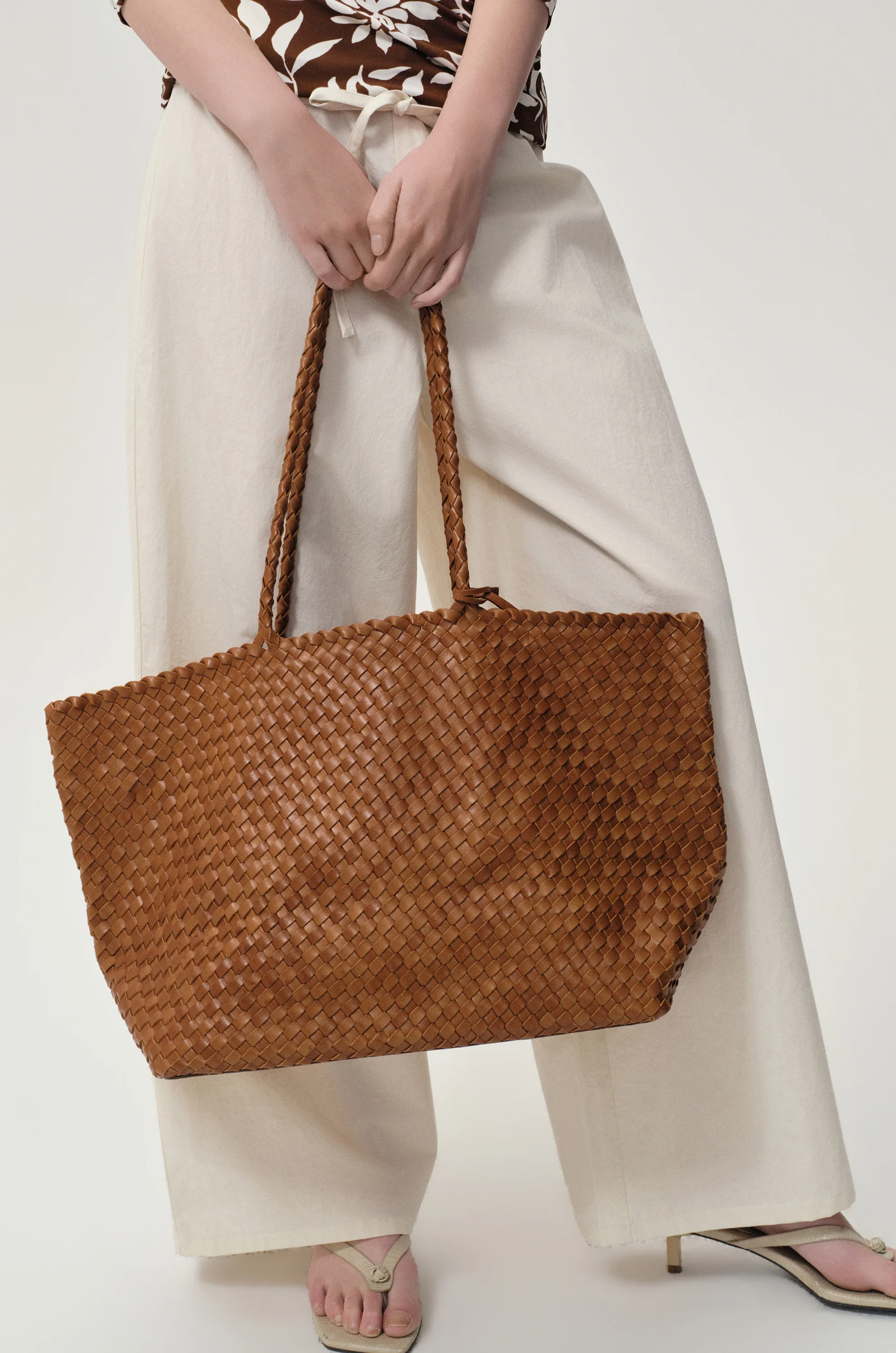 Soleil Woven Large Tote Camel - Image 5