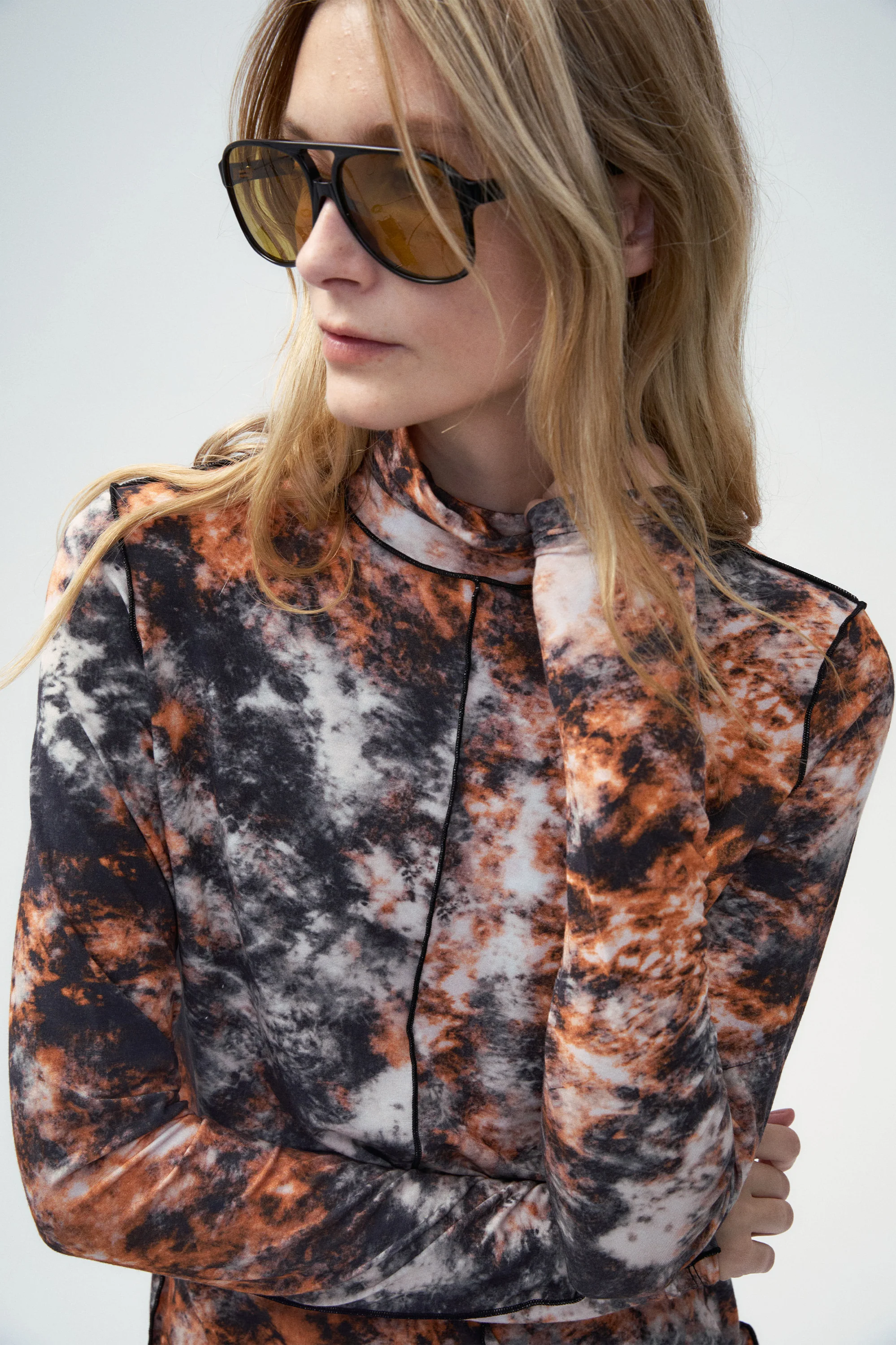 Tie-dye Contrast Patchwork Turtleneck T-shirt - Image 5