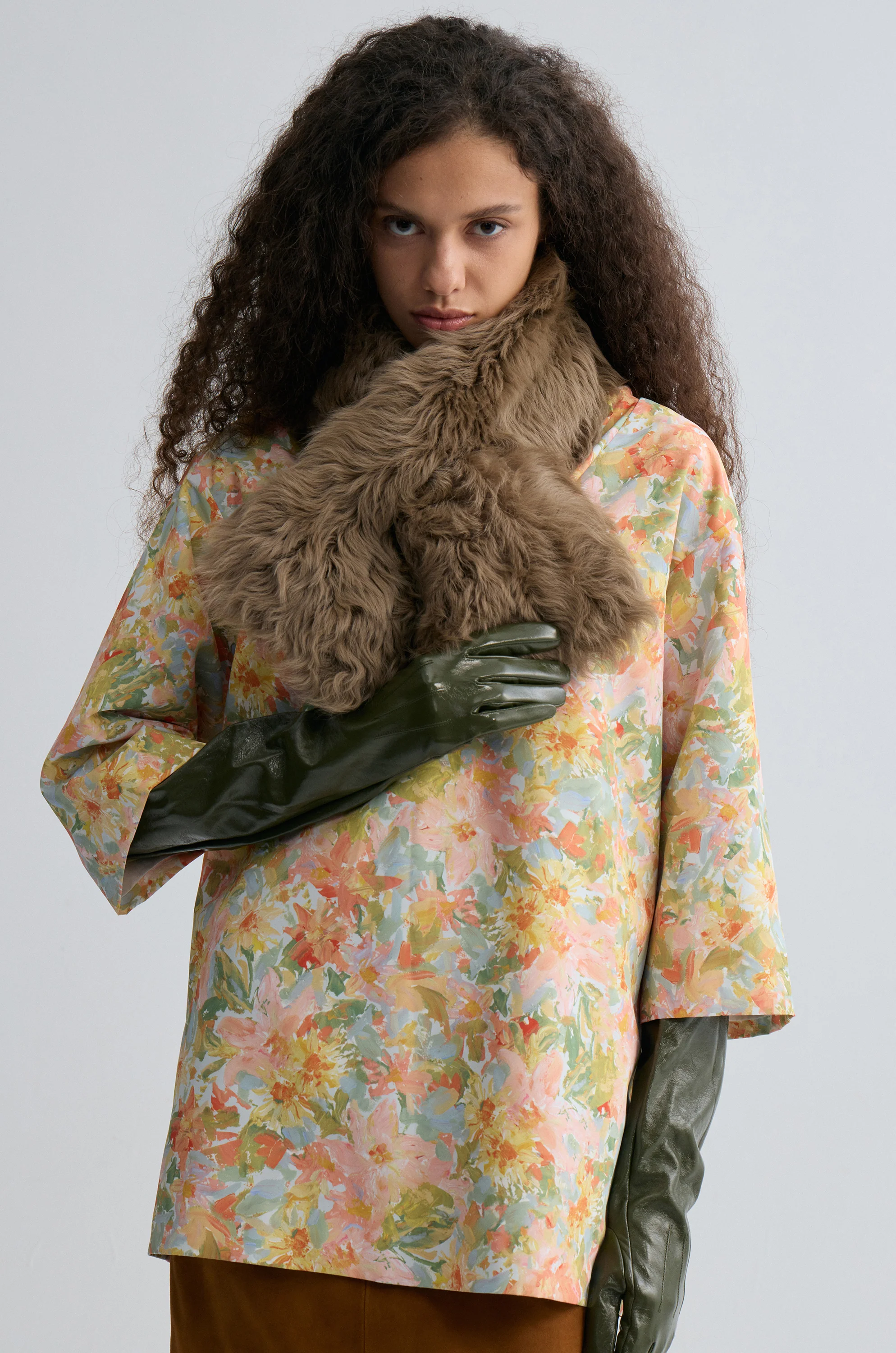 Verve Toscana Shearling Scarf Taupe - Image 3